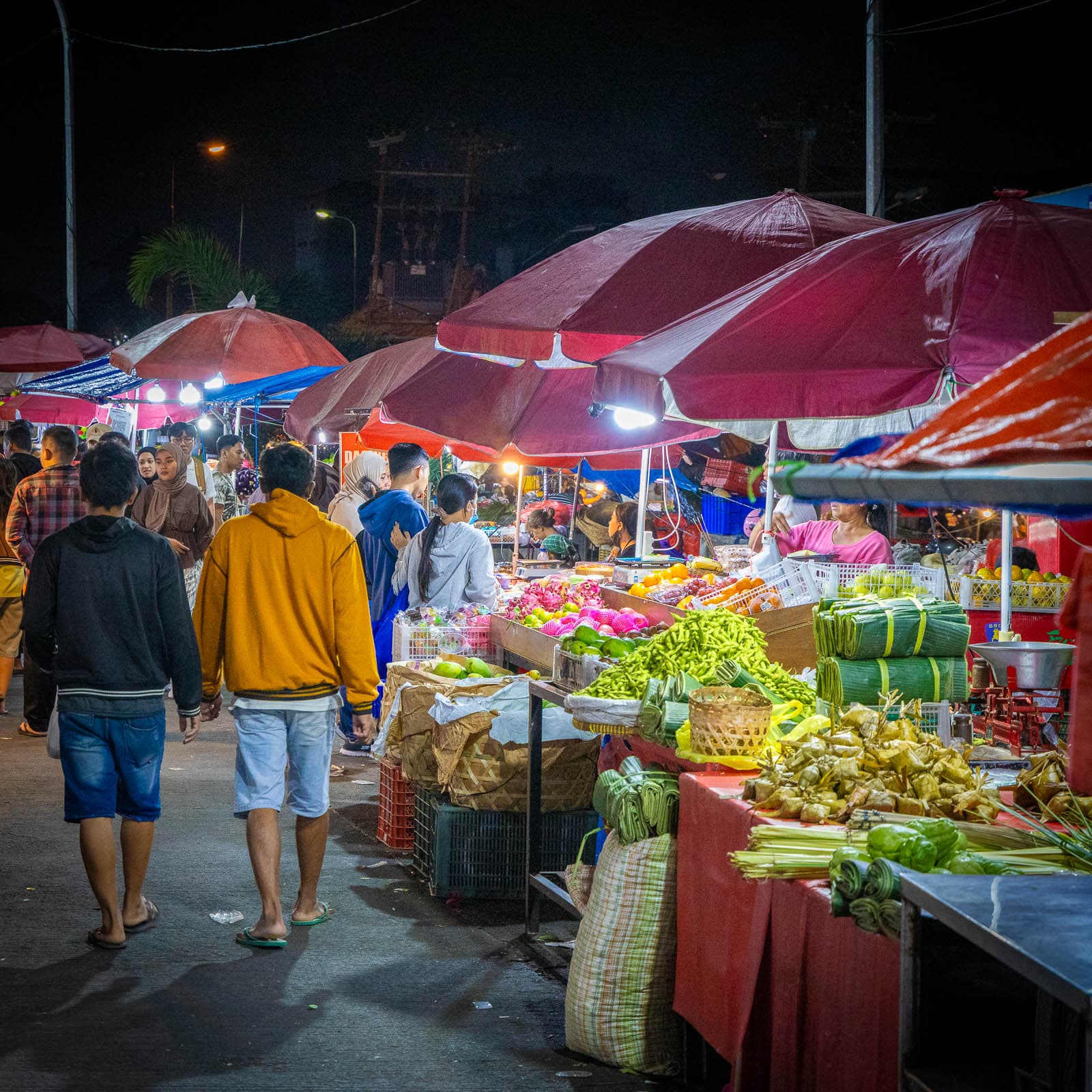 Produce traders working the ground floor of Pasar Badung, Denpasar